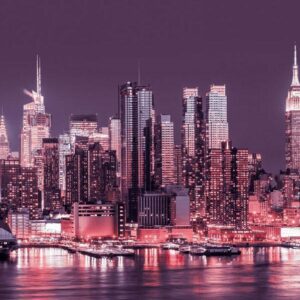 Fototapeta - Fioletowa noc nad Manhattanem - pejzaż architektury Nowego Jorku