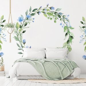 Fototapeta - Romantyczny wieniec - motyw roślinny z niebieskimi kwiatami i liśćmi