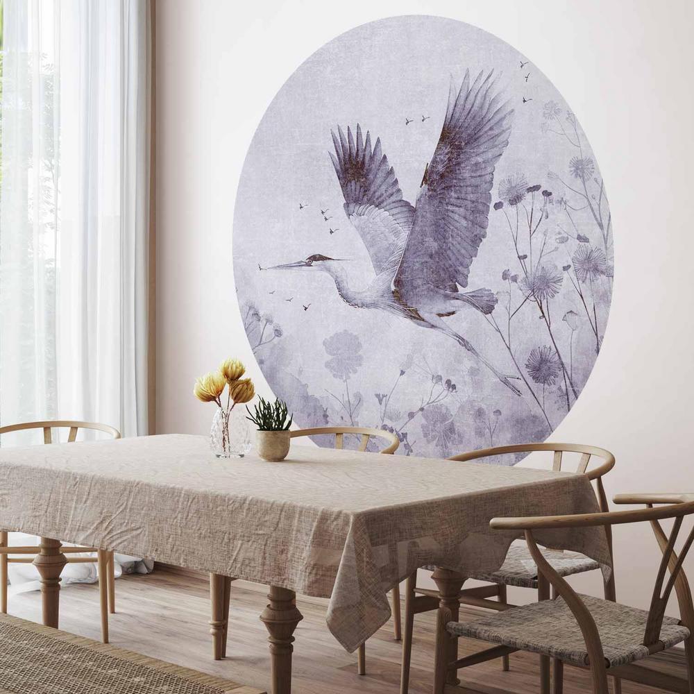 Fototapeta okrągła - Majestatyczny lot - żuraw w locie w monochromatycznej, chłodnej kolorystyce