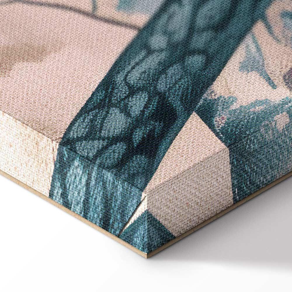 Obraz - Górzyste wybrzeże z drzewami i skałami w lekkich pastelowych błękitach