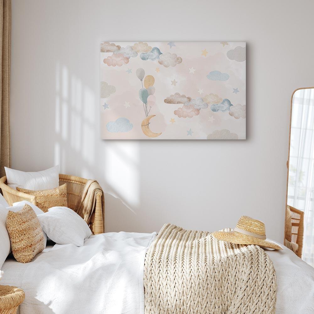 Obraz - Księżyc niczym z bajki - Pastelowy księżyc z balonikami wśród kolorowych chmur i gwiazdek w stonowanych kolorach na jasnym tle