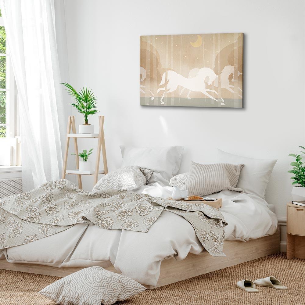 Obraz - Księżycowe rumaki - konie galopujące między drzewami w gwieździstą noc