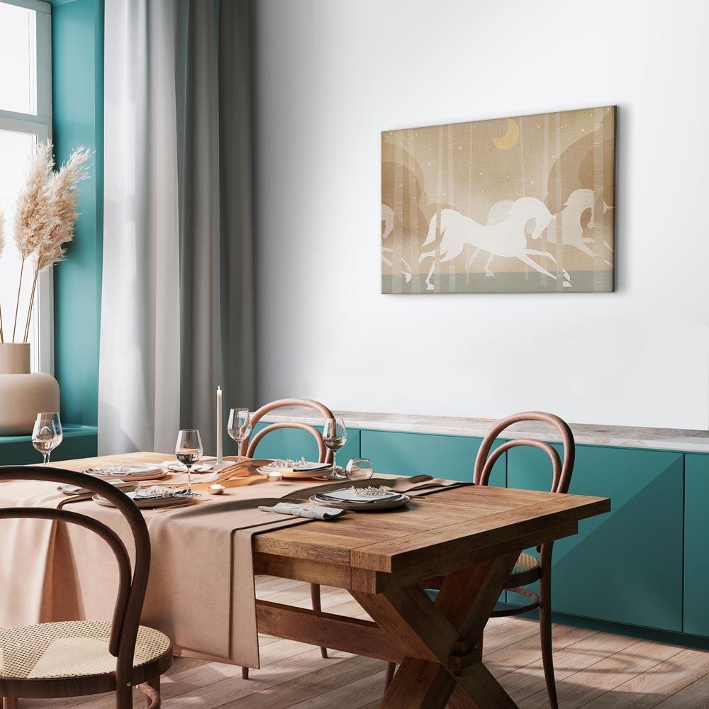 Obraz - Księżycowe rumaki - konie galopujące między drzewami w gwieździstą noc