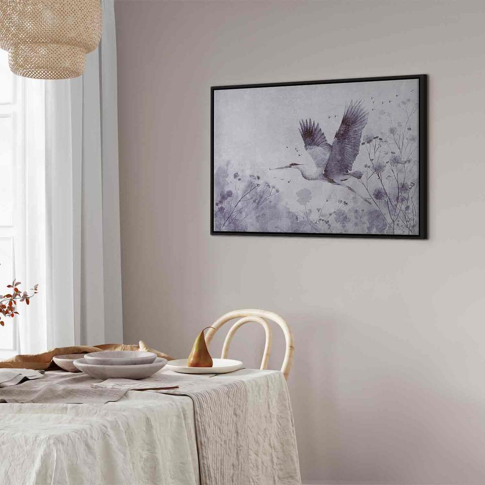 Obraz - Majestatyczny lot - żuraw w locie w monochromatycznej, chłodnej kolorystyce