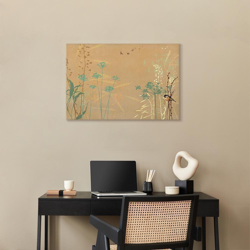 Obraz - Malutki ptaszek - kolorowe trawy na złotych odcieniach zachodu słońca