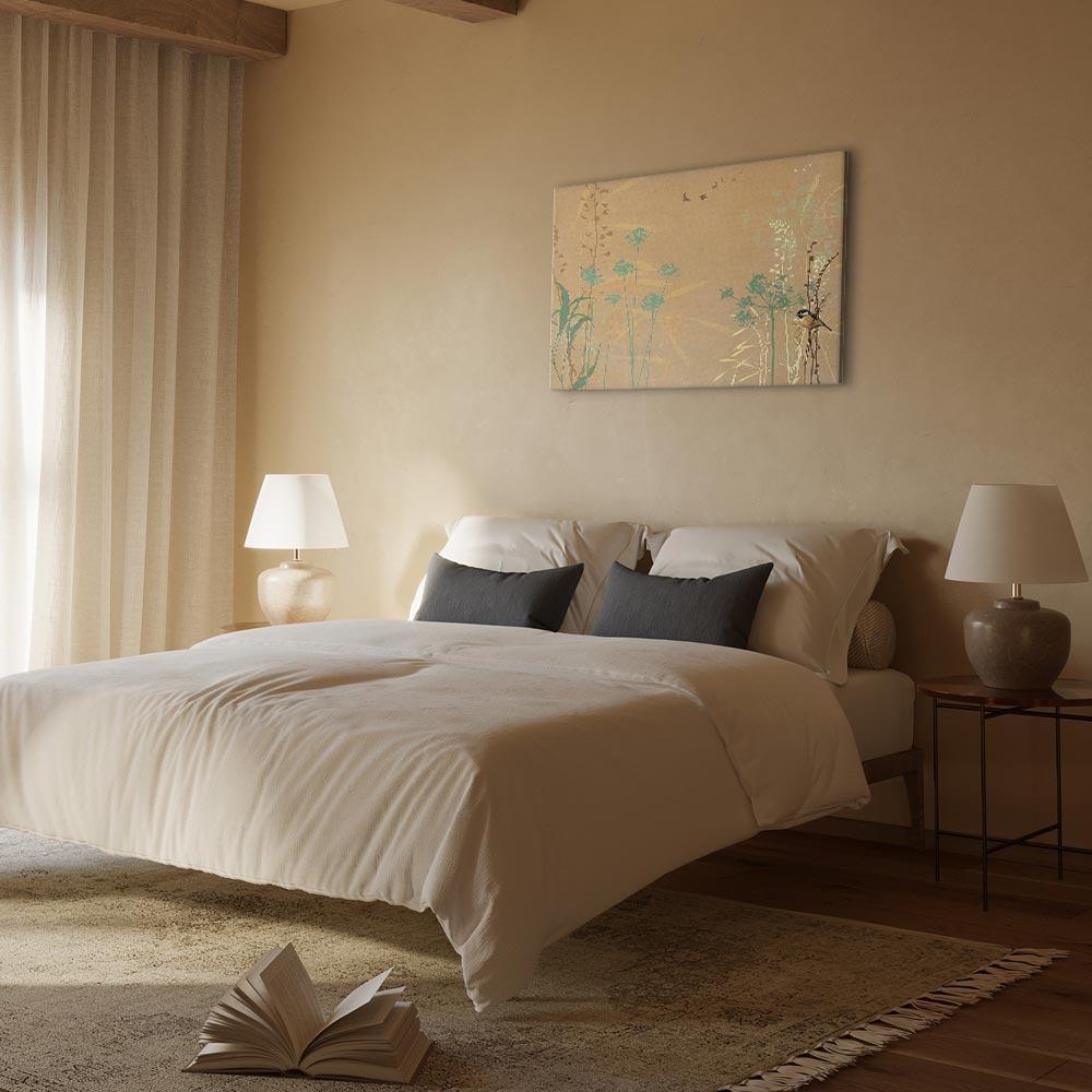 Obraz - Malutki ptaszek - kolorowe trawy na złotych odcieniach zachodu słońca