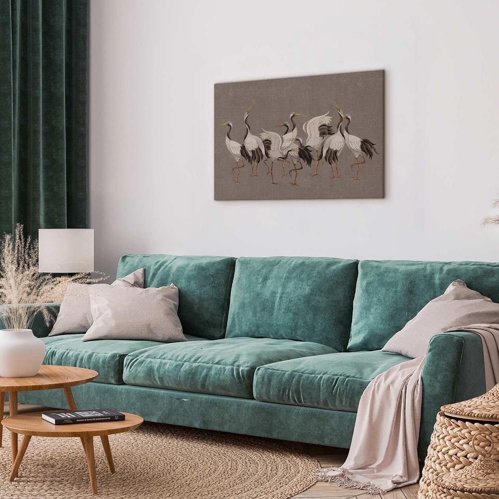 Obraz - Taniec żurawi - jasne sylwetki ptaków na ciepło-szarym tle z fakturą