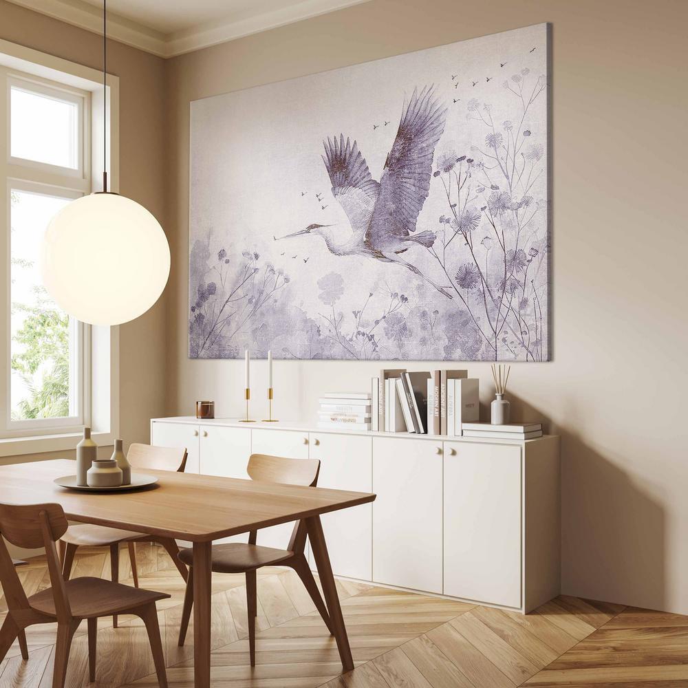 Obraz XXL - Majestatyczny lot - żuraw w locie w monochromatycznej, chłodnej kolorystyce