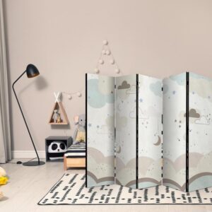 Parawan - Pochmurne nocne niebo - Księżyce w brązach i beżach pośród licznych chmur oraz gwiazdek na jasnym tle