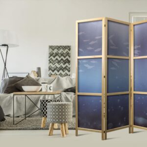 Parawan japoński - Ławica małych rybek - Rozświetlona oceaniczna toń w barwach granatu fioletu i szarości z ławicą drobnych rybek