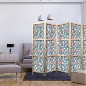 Parawan japoński - Orientalny staw - Gromada japońskich rybek pływająca w krystalicznej wodzie z rozbłyskami światła