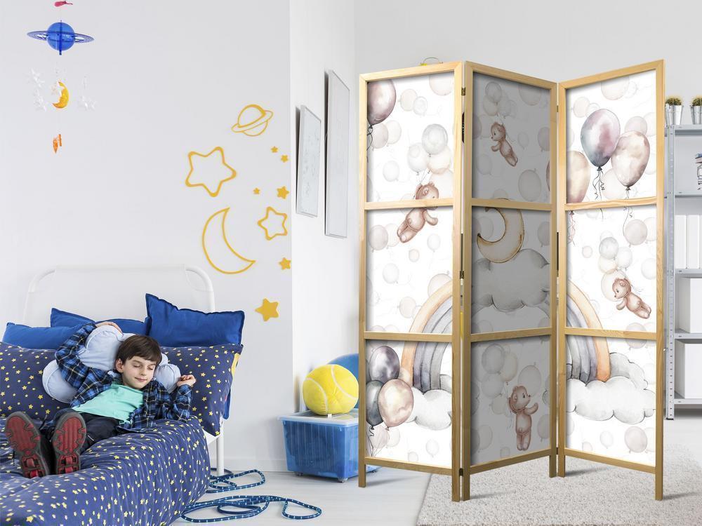 Parawan japoński - Pluszowe misie z balonikami - Latające jasno-brązowe misie pośród balonów - chmur i tęczy w stonowanej - pastelowej kolorystyce