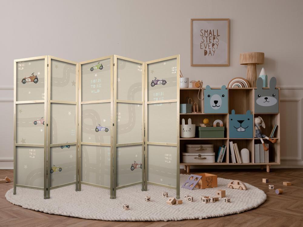 Parawan japoński - Pochmurne nocne niebo - Księżyce w brązach i beżach pośród licznych chmur oraz gwiazdek na jasnym tle