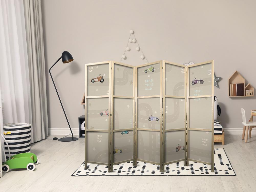 Parawan japoński - Pochmurne nocne niebo - Księżyce w brązach i beżach pośród licznych chmur oraz gwiazdek na jasnym tle