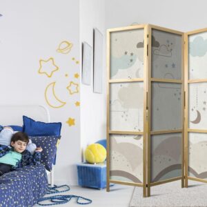 Parawan japoński - Pochmurne nocne niebo - Księżyce w brązach i beżach pośród licznych chmur oraz gwiazdek na jasnym tle