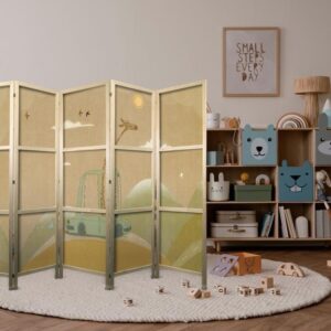 Parawan japoński - Rozmarzona podróżniczka - żyrafa jadąca autem w piękny słoneczny dzień