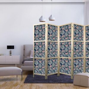 Parawan japoński - Rybki wśród liści - Barwne rybki Koi wśród ciemnozielonych lisci nenufarów na tafli granatowej wody