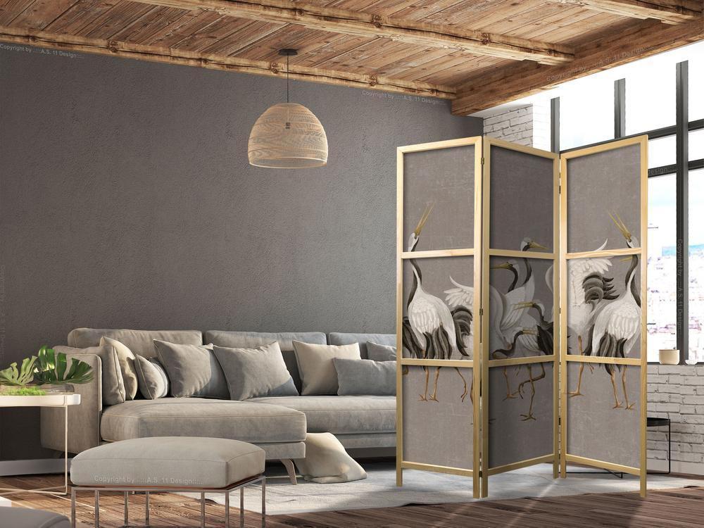 Parawan japoński - Taniec żurawi - jasne sylwetki ptaków na ciepło-szarym tle z fakturą