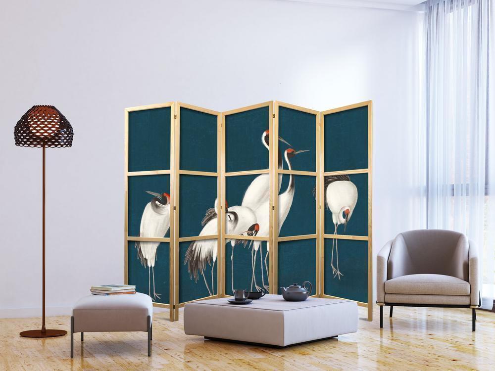 Parawan japoński - Wieczór nad stawem - grupa żurawi narysowana suchą pastelą, na ciemno-turkusowym tle