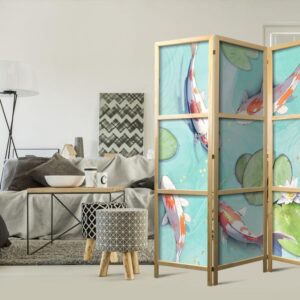 Parawan japoński - Zjawiskowe rybki - Biało-pomarańczowe rybki Koi pływające w krystalicznie przejrzystej wodzie z nenufarami