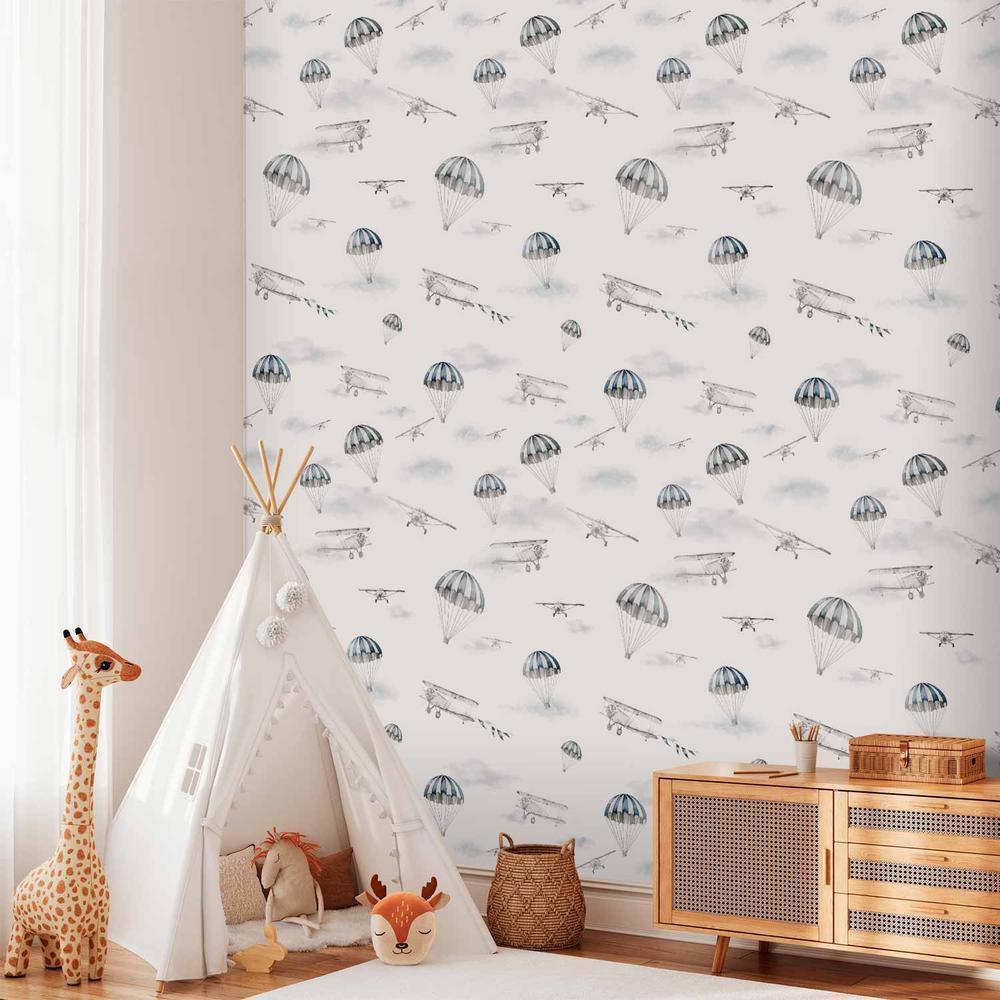 Tapeta - Akwarela - pokaz samolotów na jasnym niebie z delikatnymi chmurkami