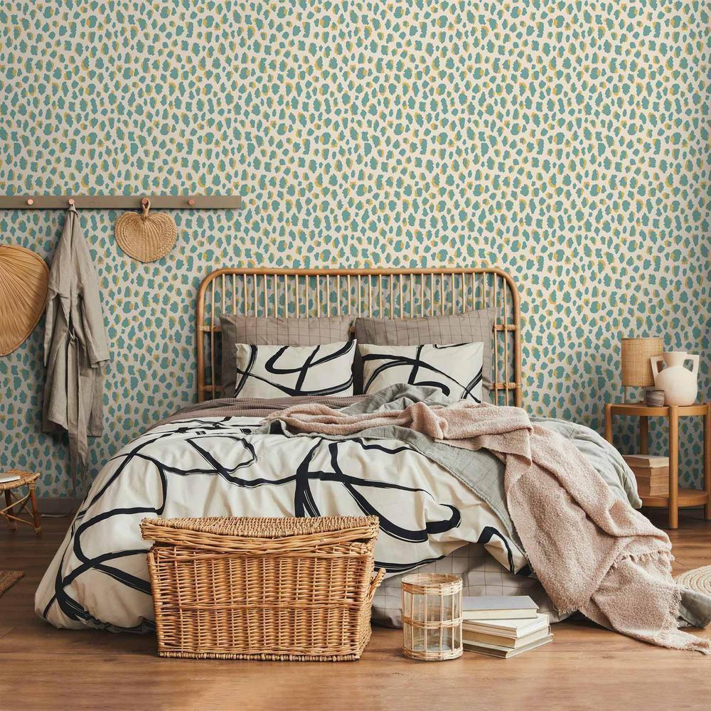 Tapeta - Deseń żyrafy - zwierzęcy wzór w turkusowe plamki na jasnym tle