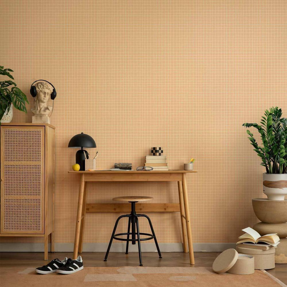 Tapeta - Falujące linie - kremowa kratka na szumiącym pastelowym tle