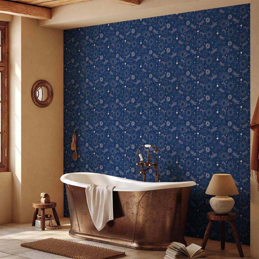 Tapeta - Kosmiczna Fantazja - wzór z słońcami - księżycami i ważkami na ciemnym tle