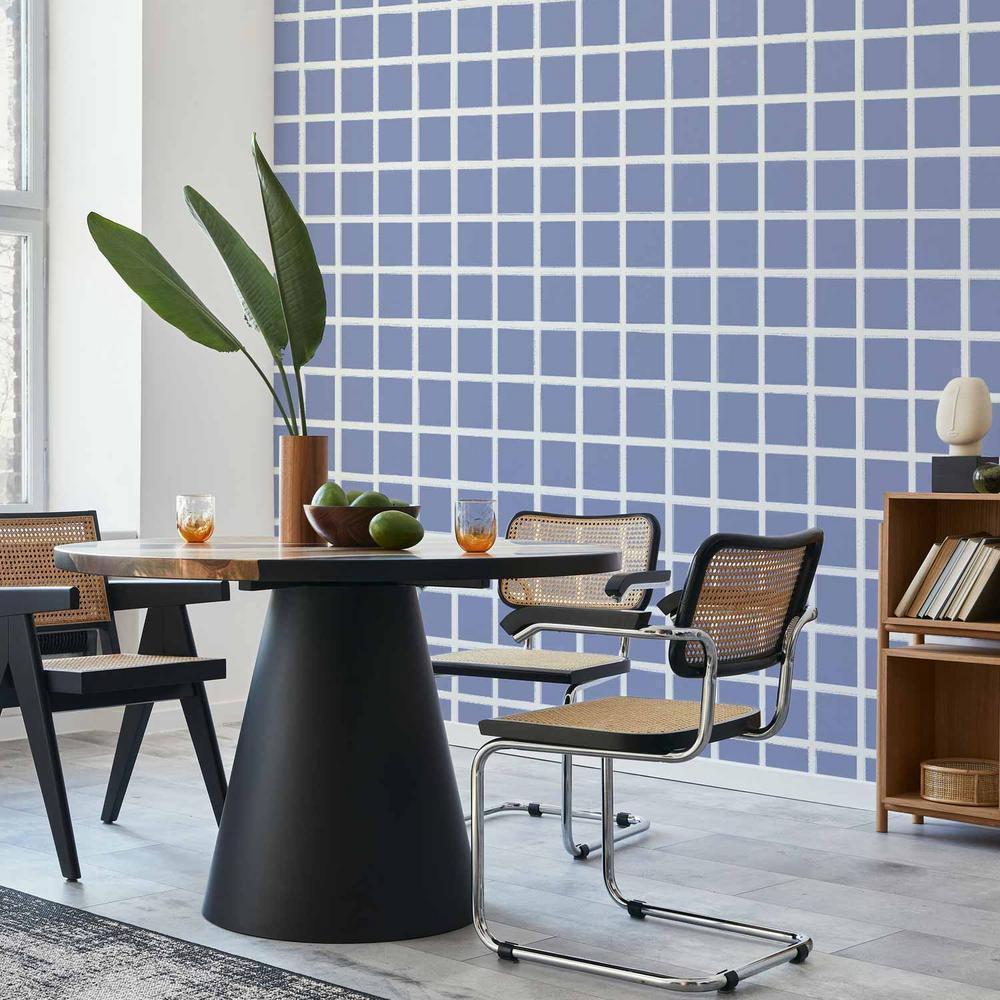 Tapeta - Linie i symetria - ekspresyjna biała krata na niebieskim tle