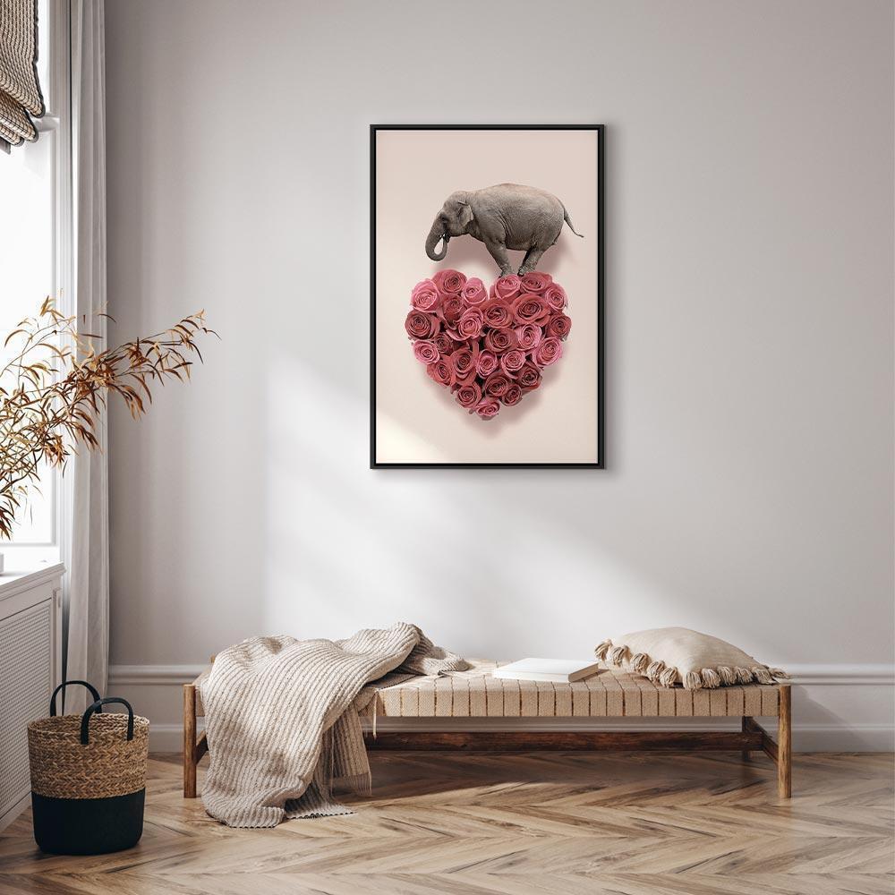 Obraz - Miłośnik róż (1-częściowy) - słoń w sercu kwiatów na różowym tle