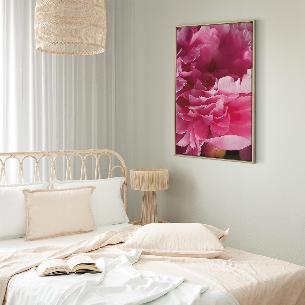 Obraz - Rozkwit piękna (1-częściowy) - różowy kwiat piwonii w objęciach natury