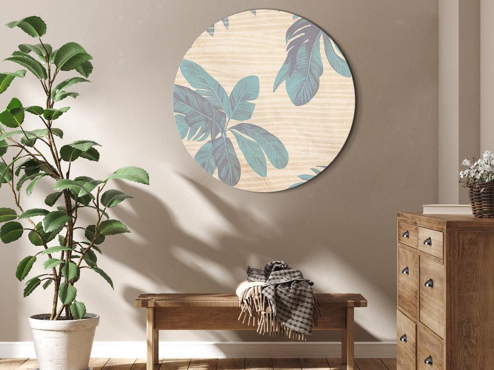 Obraz okrągły - Palmy za mgłą - Okazałe liście palm w delikatnym odcieniu zieleni na lekko falistym piaskowym tle